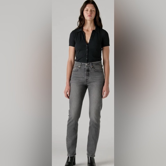 Woman’s Levi 501 straight - Picture 8 of 15